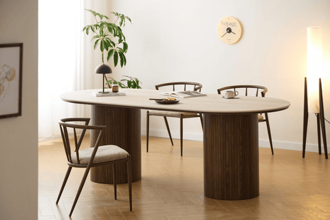 Enzo ovalt spisebord med stenbordplade i beige og lamelfod i røget eg 220x100x76 cm