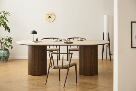 Enzo ovalt spisebord med stenbordplade i beige og lamelfod i røget eg 220x100x76 cm