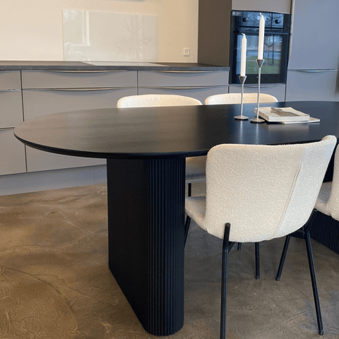 Carisma sort ovalt lamel spisebord 200 x 100 cm med søjleben