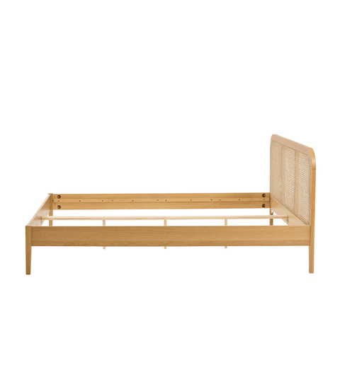 Jamie sengeramme i eg med sengegavl i rattan flet 180x200 cm