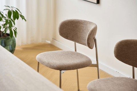 Lucinda spisebordsstol i chrome med sand tekstil