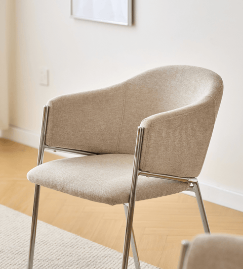 Carolina spisebordsstol i beige tekstil med chrome ben