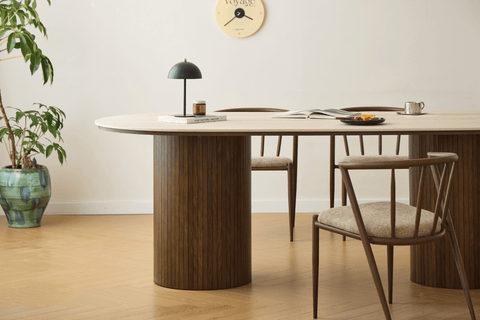 Enzo ovalt spisebord med stenbordplade i beige og lamelfod i røget eg 220x100x76 cm