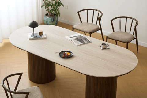 Enzo ovalt spisebord med stenbordplade i beige og lamelfod i røget eg 220x100x76 cm