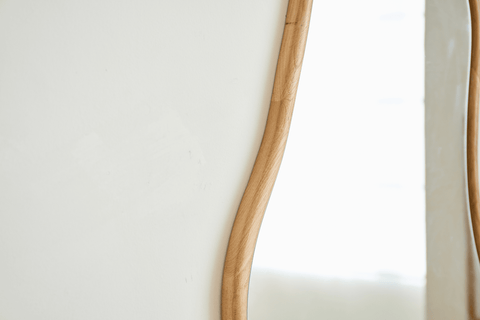 Angela organisk spejl med træramme i eg 100x50 cm