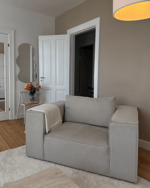 Hailey lænestol i beige L: 136 X D: 100 X H: 64 Cm