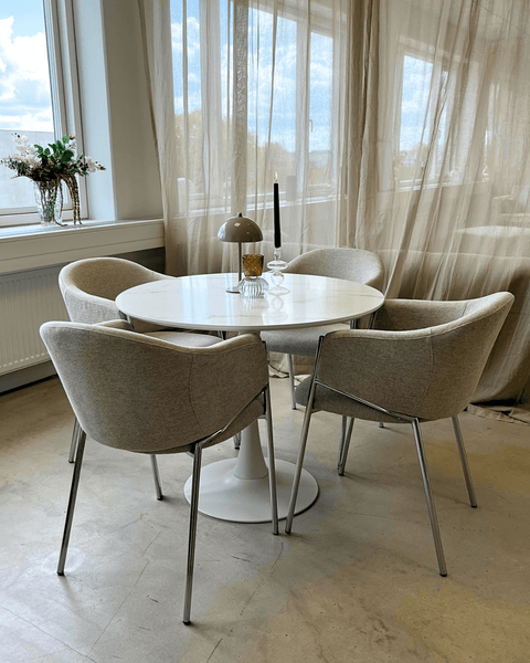Carolina spisebordsstol i beige tekstil med chrome ben