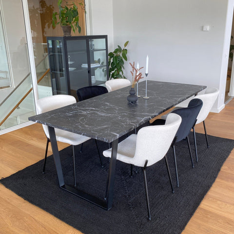 Karl spisebord i mat sort med marmor look - 210 x 90 cm