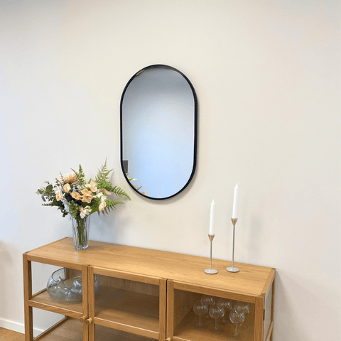 Sofie Ovalt Spejl Med Sort Ramme 50 x 80 cm