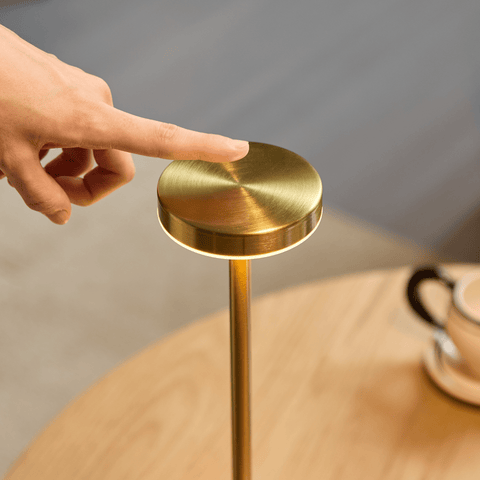 Elvis LED bordlampe guld