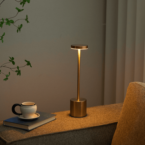 Elvis LED bordlampe guld