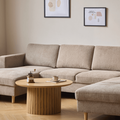 Jennifer venstrevendt u-sofa i sand med chaiselong - L: 300 x D: 208 x H: 82 cm