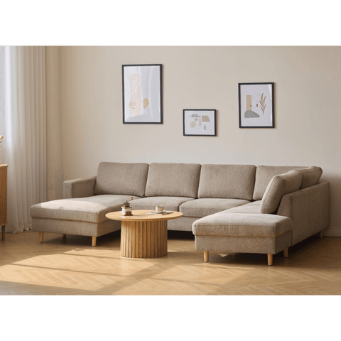 Jennifer venstrevendt u-sofa i sand med chaiselong - L: 300 x D: 208 x H: 82 cm