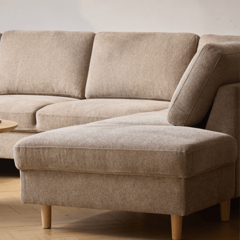 Jennifer venstrevendt u-sofa i sand med chaiselong - L: 300 x D: 208 x H: 82 cm